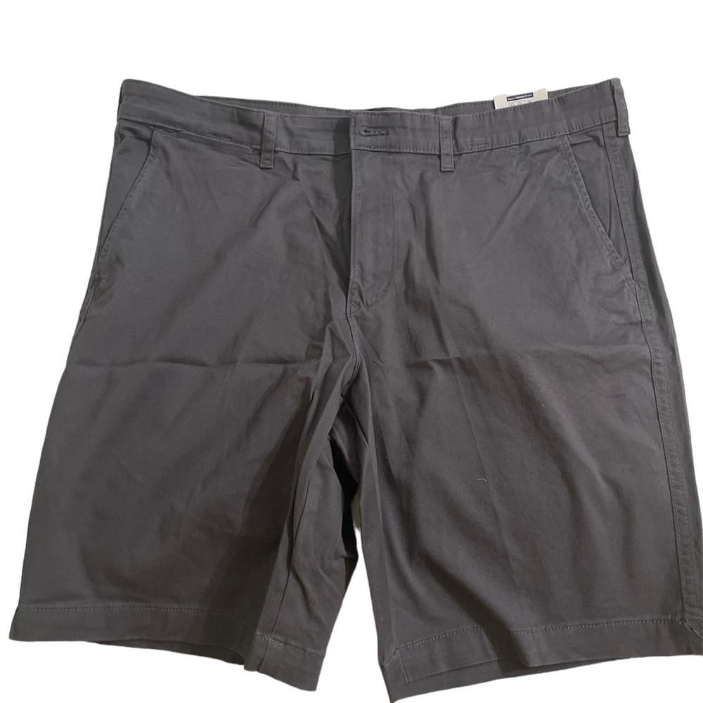 Men’s flat front blue grey at the knee super soft shorts NWT 36 9” length